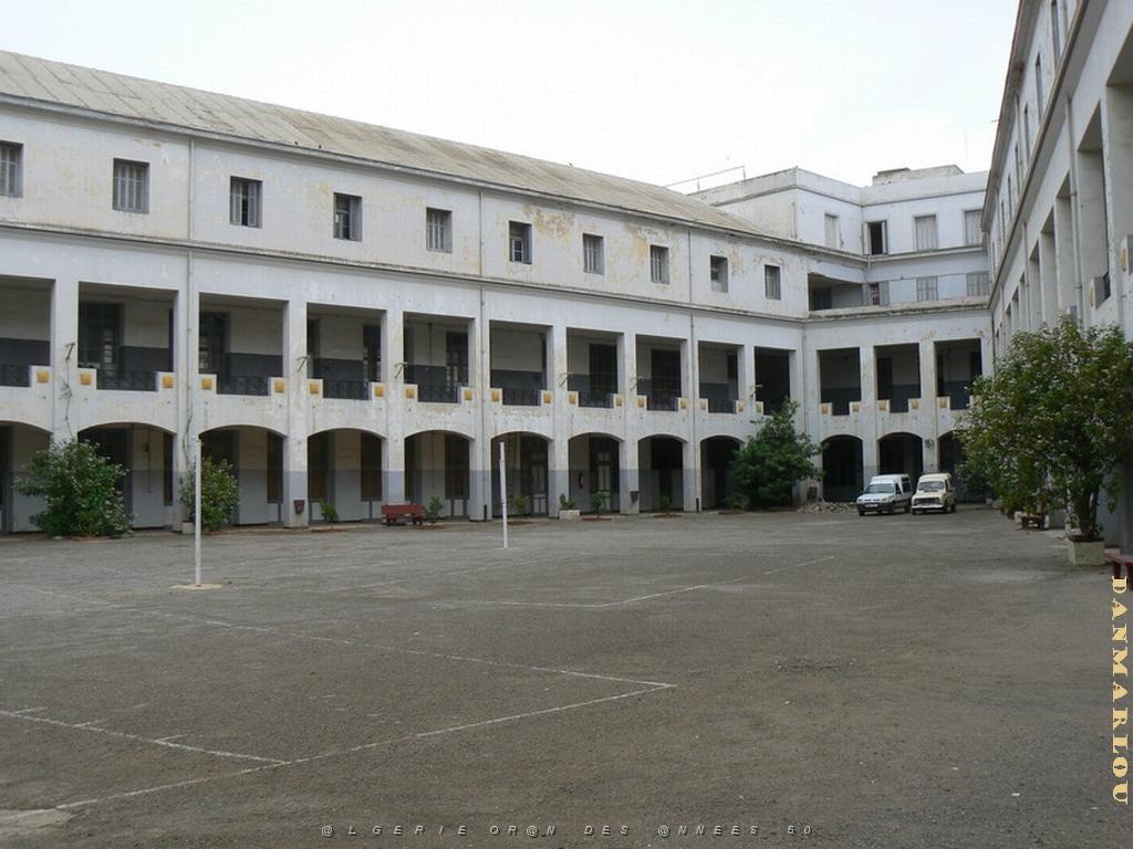 lycee Ardaillon la cour .jpg